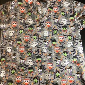 CASSANDRA O Halloween  Print Short Sleeve Scrub Top Size XL